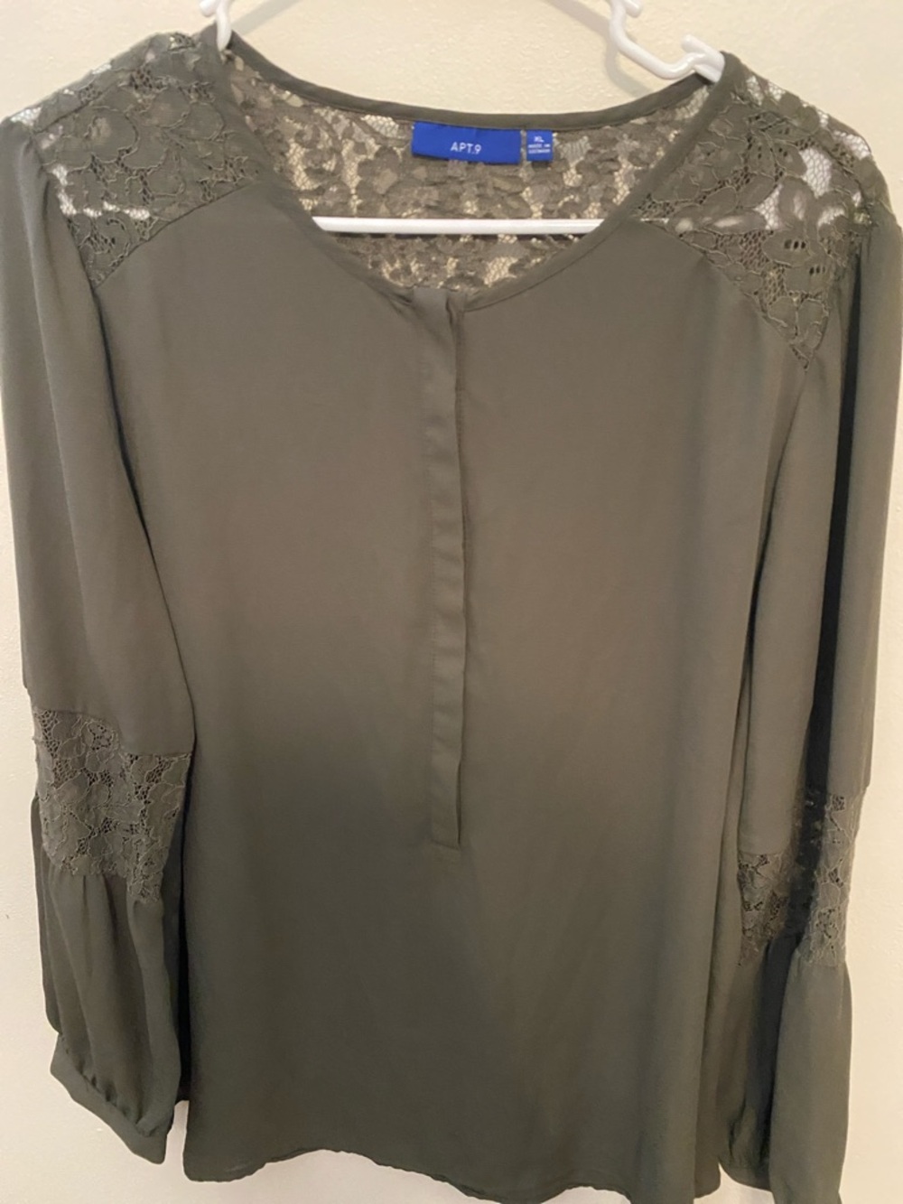 BUNDLE OF 4 Woman blouses - Picture 5 of 5